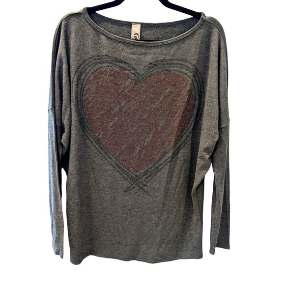 Go Couture Women’s Heart Graphic Long Sleeve Top Gray Oversized Size M - Picture 1 of 6